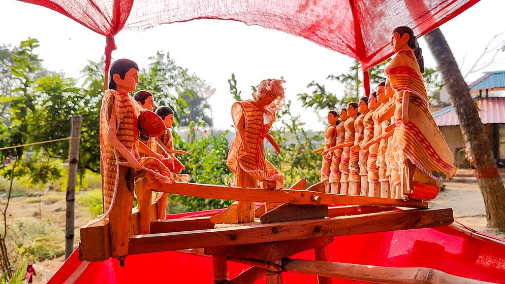 Left: Chadar Badni is a traditional puppetry performance of the Santhal Adivasi community.