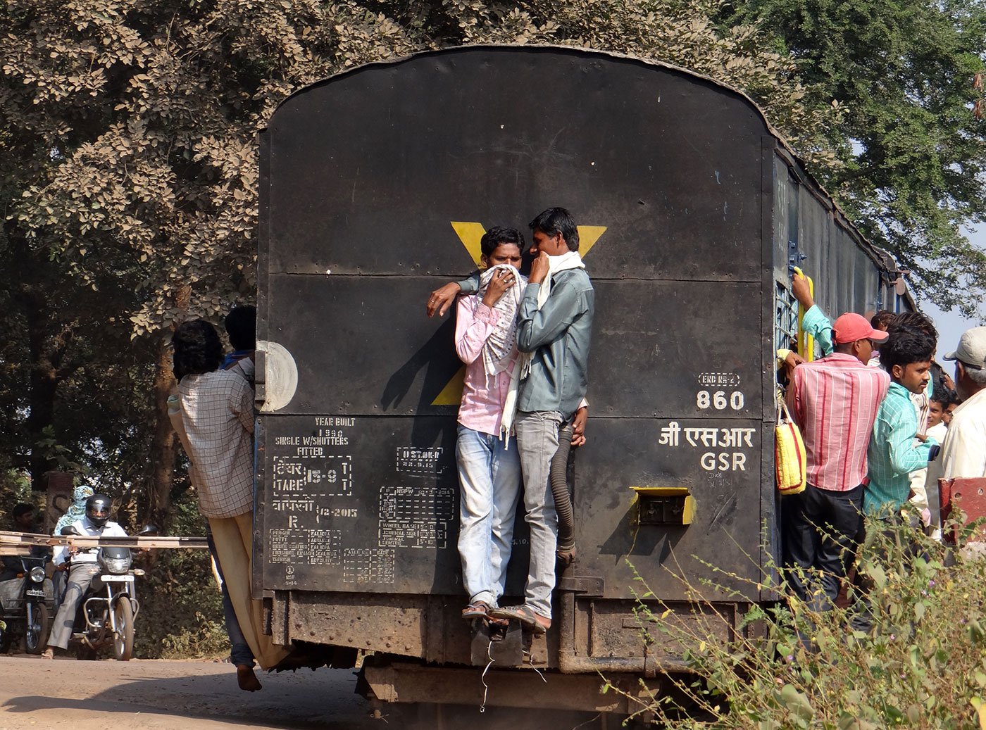 three-labourers-in-a-train