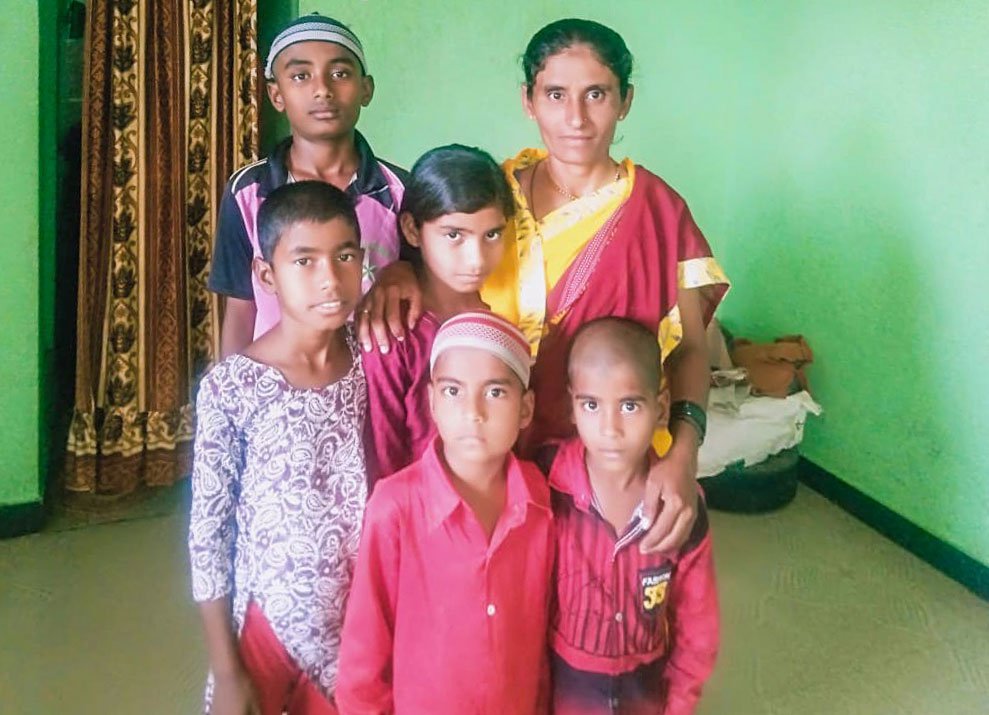 Gausiya Inamdar and her children in Chivari. She works as a farm labourer and stitches saree blouses