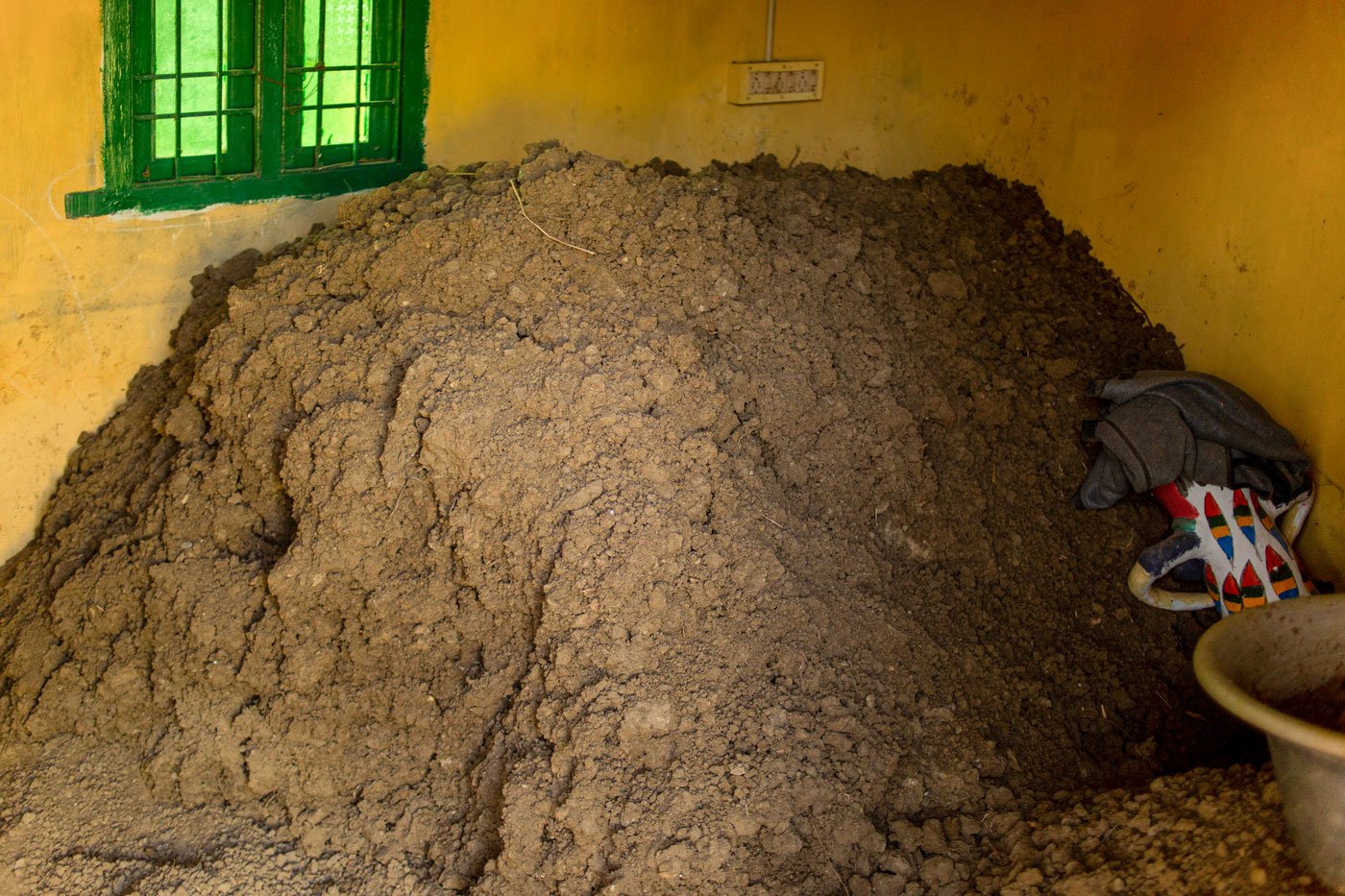 The fragrance of clay, a raw material used for making the idols, fills Dilli anna's home in Athipattu village of Thiruvallur district.