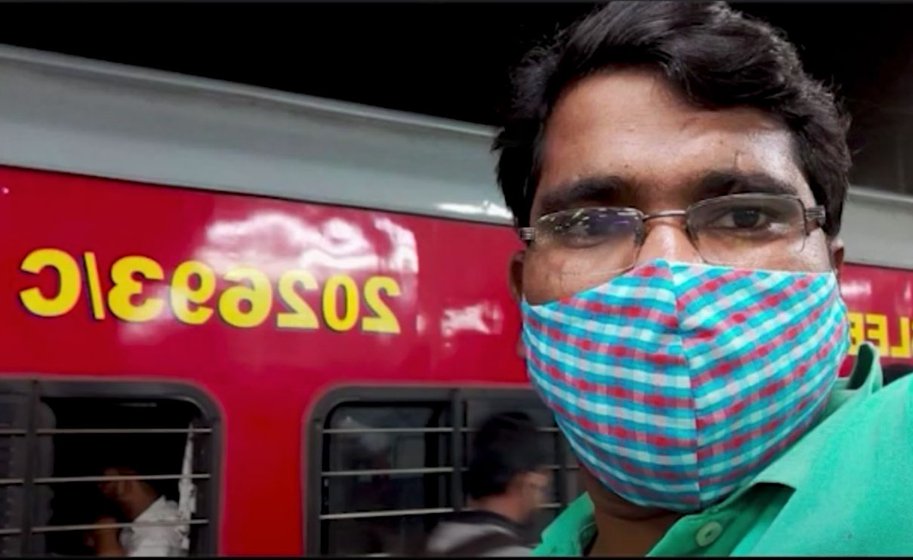 Haiyul Rahman Ansari posing for a selfie at his farm in Asarhia (left), and on April 10, 2021 at the Lokmanya Tilak Terminus before leaving Mumbai