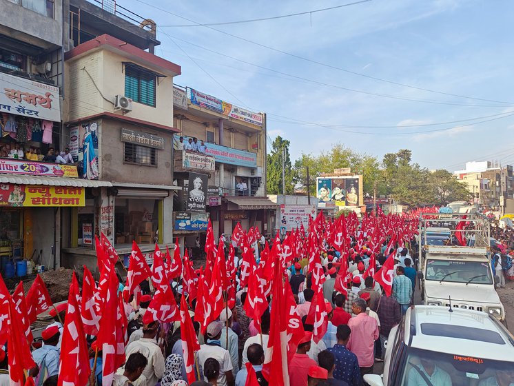 Thousands of farmers have gathered and many more kept arriving as the march moved from Akole to Sangamner