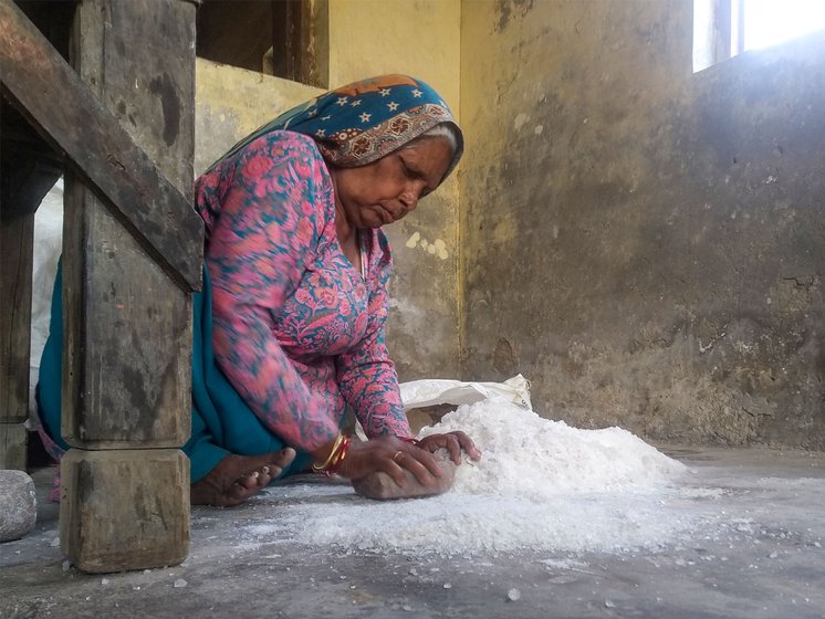 Women are rarely formally employed here, and Samantara comes in to work only when Madan’s unit gets big orders. She is grounding alum crystals that will be used to process leather hides (on the right). These hides are soaked for three days in water mixed with baking soda, alum, and salt to make them soft and amenable to colour