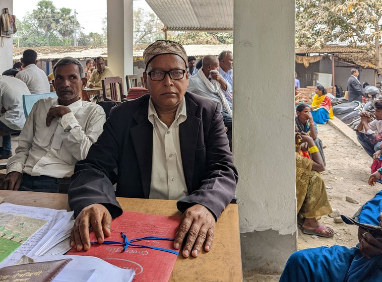 Left: Advocate Ram Vinay Kumar fought the case of Tempu Manjhi. He said that the seizure list prepared in Tempu Manjhi’s case carried the signatures of two independent witnesses, but their testimonies were not produced.