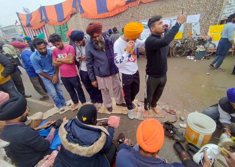 Their helping hands are among countless forms of free sewa – service to humanity – on offer at the gates of Delhi. These are now services in solidarity too, from the farmers themselves and from other volunteers like the Sainis