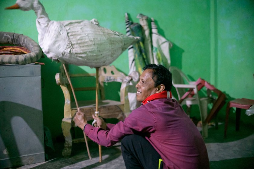 Left: The artist demonstrates how to animate a sculpture using a pair of sticks.