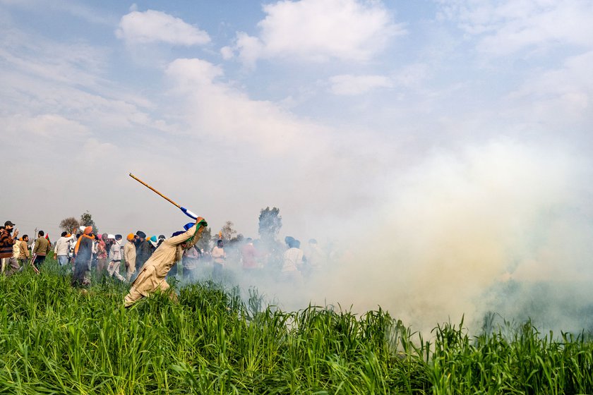 As protestors started to break through the barricades at Shambhu, the police officials fired multiple tear gas shells. Elder farmers and labourers diffused the shells with a stick