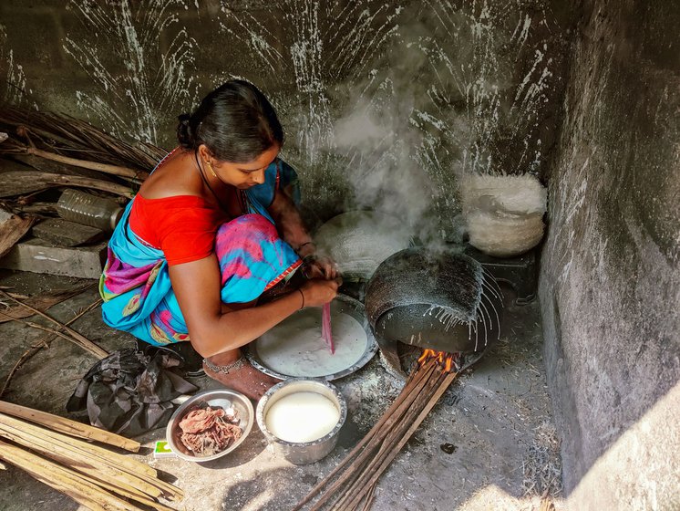 Right: Vijaya begins making the reku by dipping a cloth in the rice batter she prepares