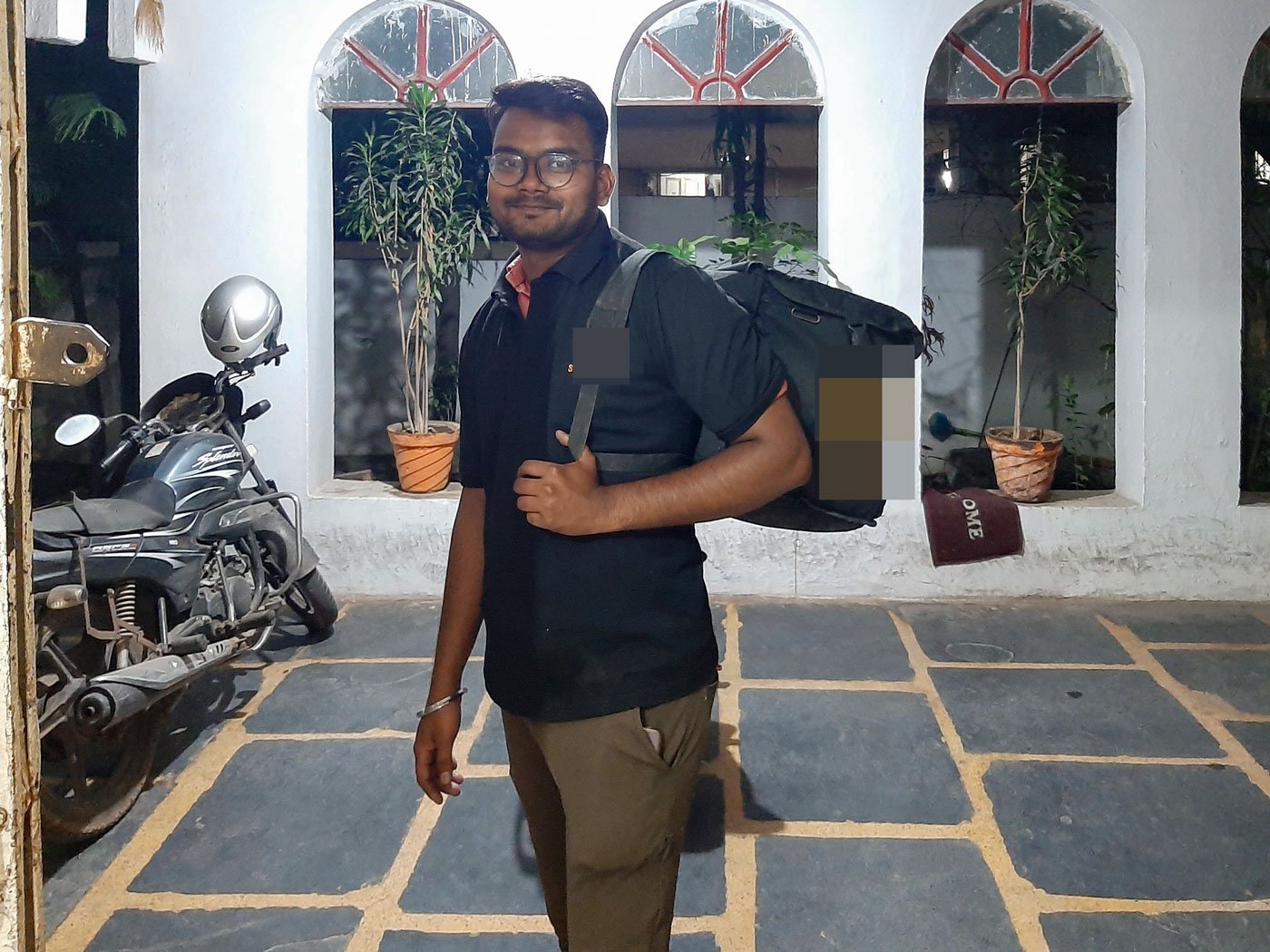 Sagar says, ‘I had to drop out after Class 10 [in Bilaspur]because of our financial situation. I decided to move to the city [Raipur] and start working’
