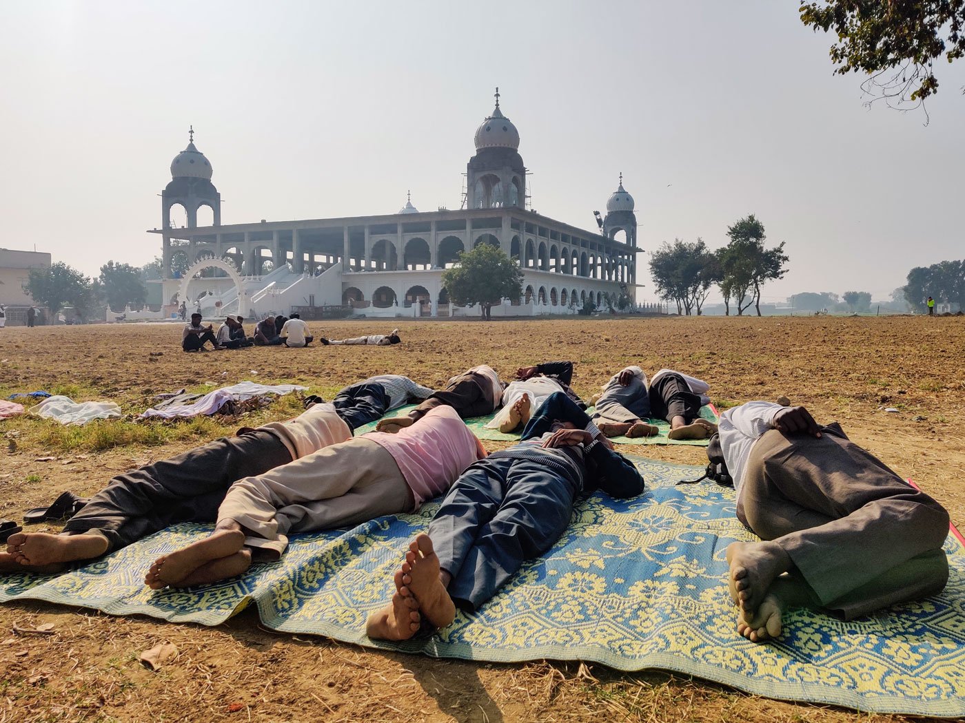 The farmers rested near the gurudwara in Kota after a meal