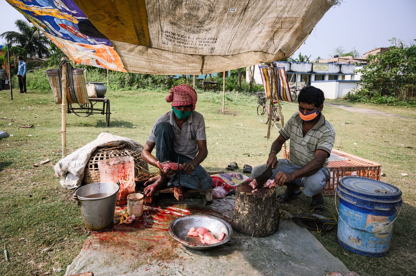 Sukhen (left) and Prosenjit Halder (right) are brothers. Sukhen used to cook in a restaurant, earning Rs. 10,000 a month, but now barely makes Rs. 200 a day – and that too is uncertain. Prosenjit worked at a fish farm and as a part-time mason's helper. His earnings were more modest – around Rs. 250 a day from both sources – but he got to take some fish home from the fish farm. That too has stopped during the lockdown.
