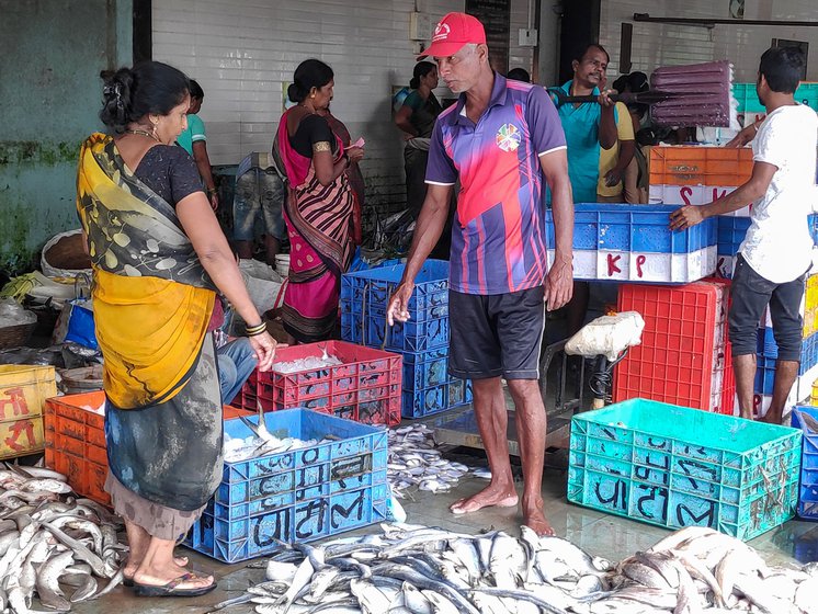 Left: Negotiating wages with a worker to help her pack the fish stock. Right: Vendors buying wam (eels) and mushi (shark) from boat owners and traders