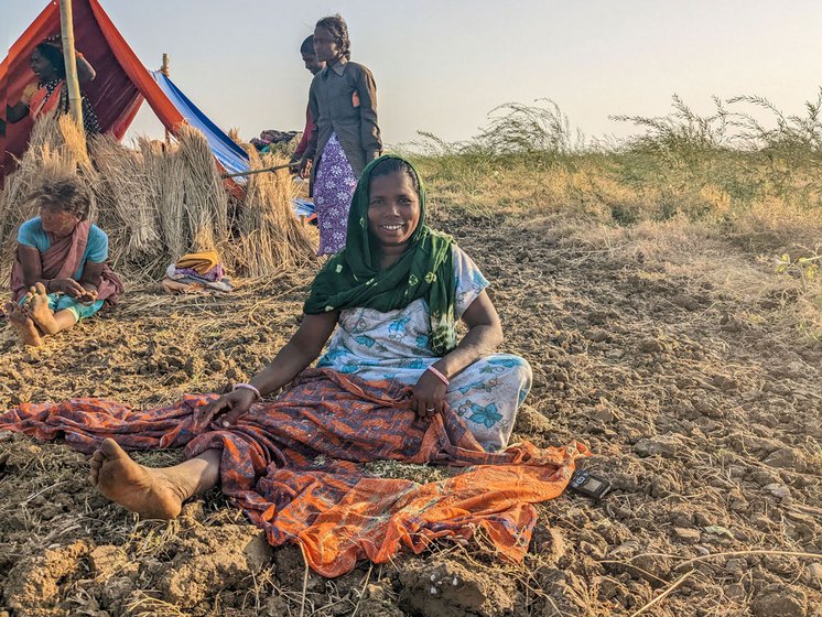 Anita Marandi (left) and Suhagini Soren (right) work as migrant labourers in Mokameh Taal, Bihar. They harvest pulses for a month, earning upto a quintal in that time