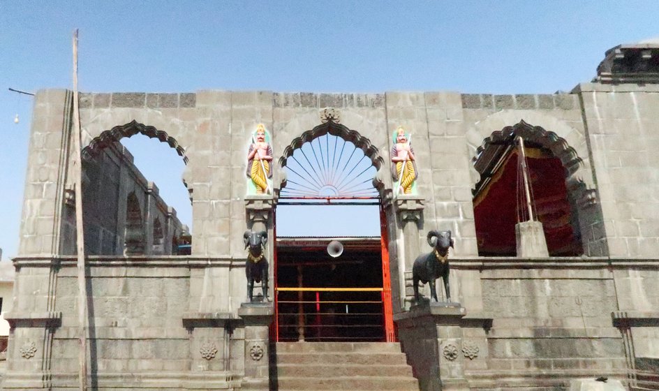 Right: The entrance to the temple is flanked by stone sculptures of rams
