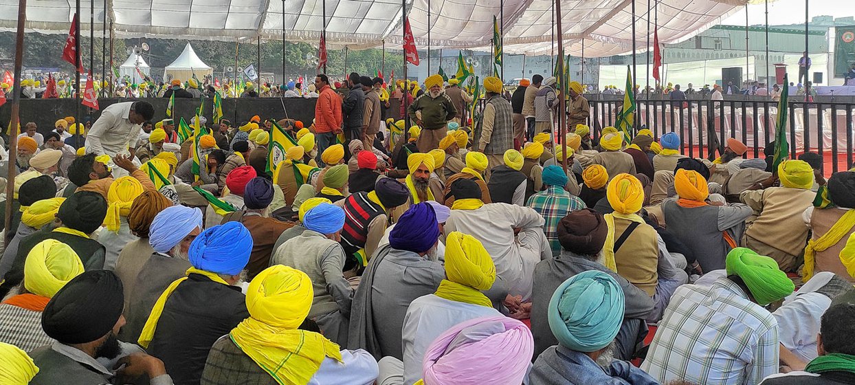 The air reverberated with ‘Kisan Mazdoor Ekta Zindabad [ Long Live Farmer Worker Unity]!’ Hundreds of farmers and farm workers attended the Kisan Mazdoor Mahapanchayat (farmers and workers mega village assembly)