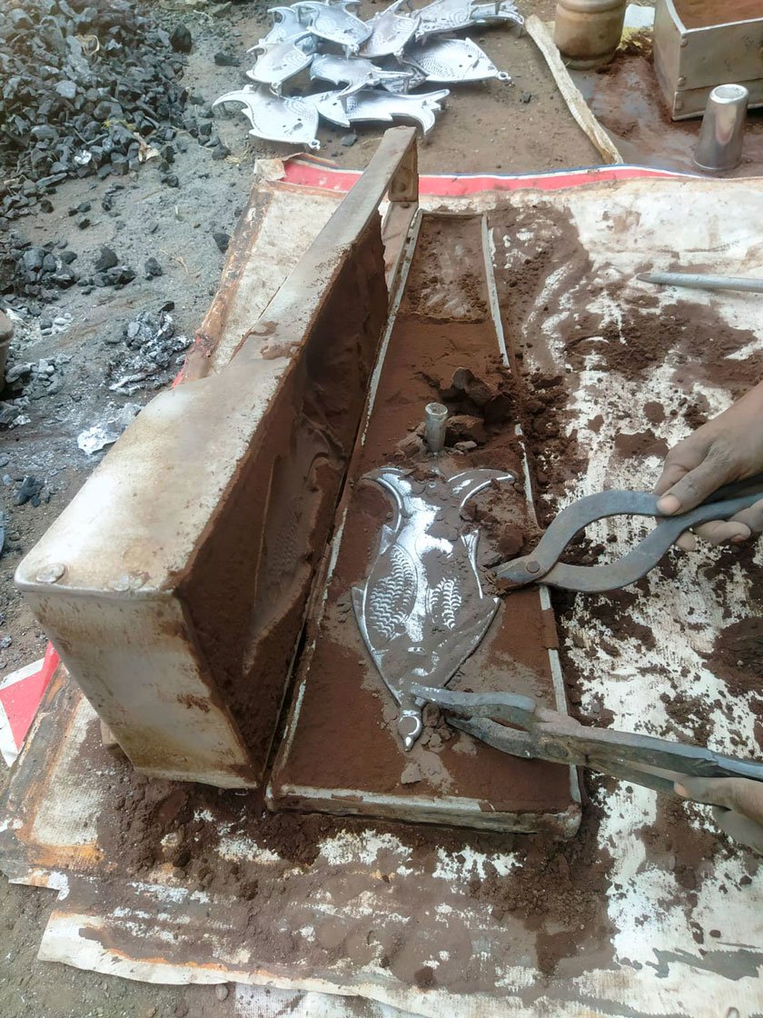A Ghisadi family (right) makes iron tools using different alloys (left)