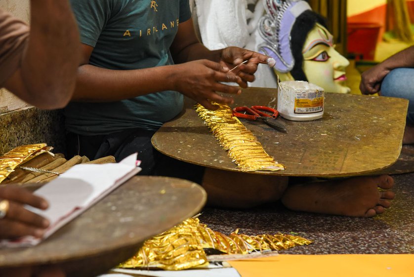 Zari wrapped around sholapith to make a pattern