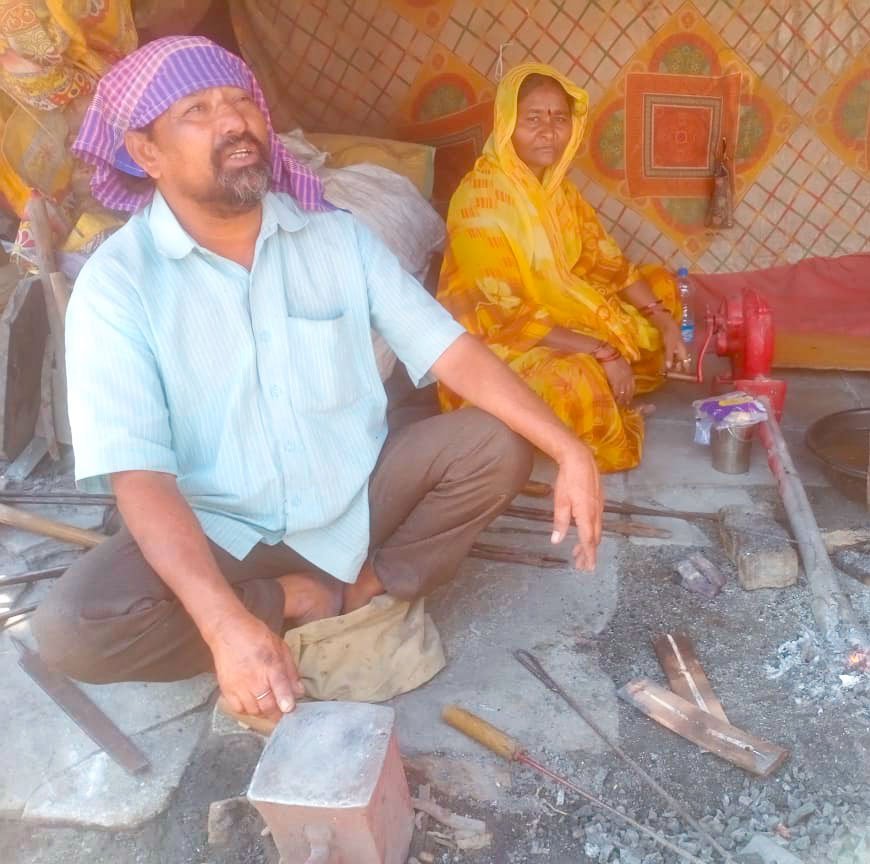 A Ghisadi family (right) makes iron tools using different alloys (left)