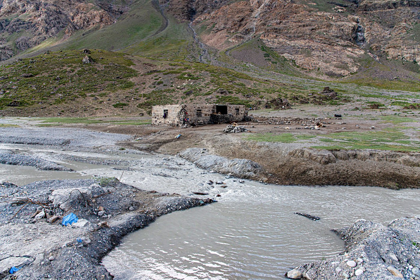 The pastoralists stay in a doksa when they migrate up the valley in summers. Also, known as goth and mani , they are built using mud and stones found around