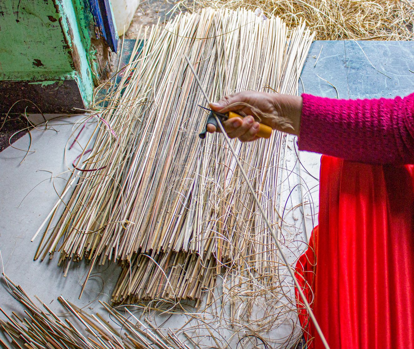 Aashaben, in Khambhat's Chunarvad area, peels and shapes the bamboo sticks.