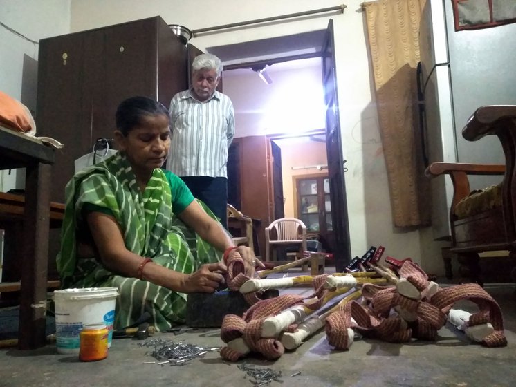 Meena binds rubber or rexine grips and fastens cotton slings onto the thicker handles using glue and nails. This grip must be visibly neat, and the sling strong, so that the stick does not slip out of the player’s grasp