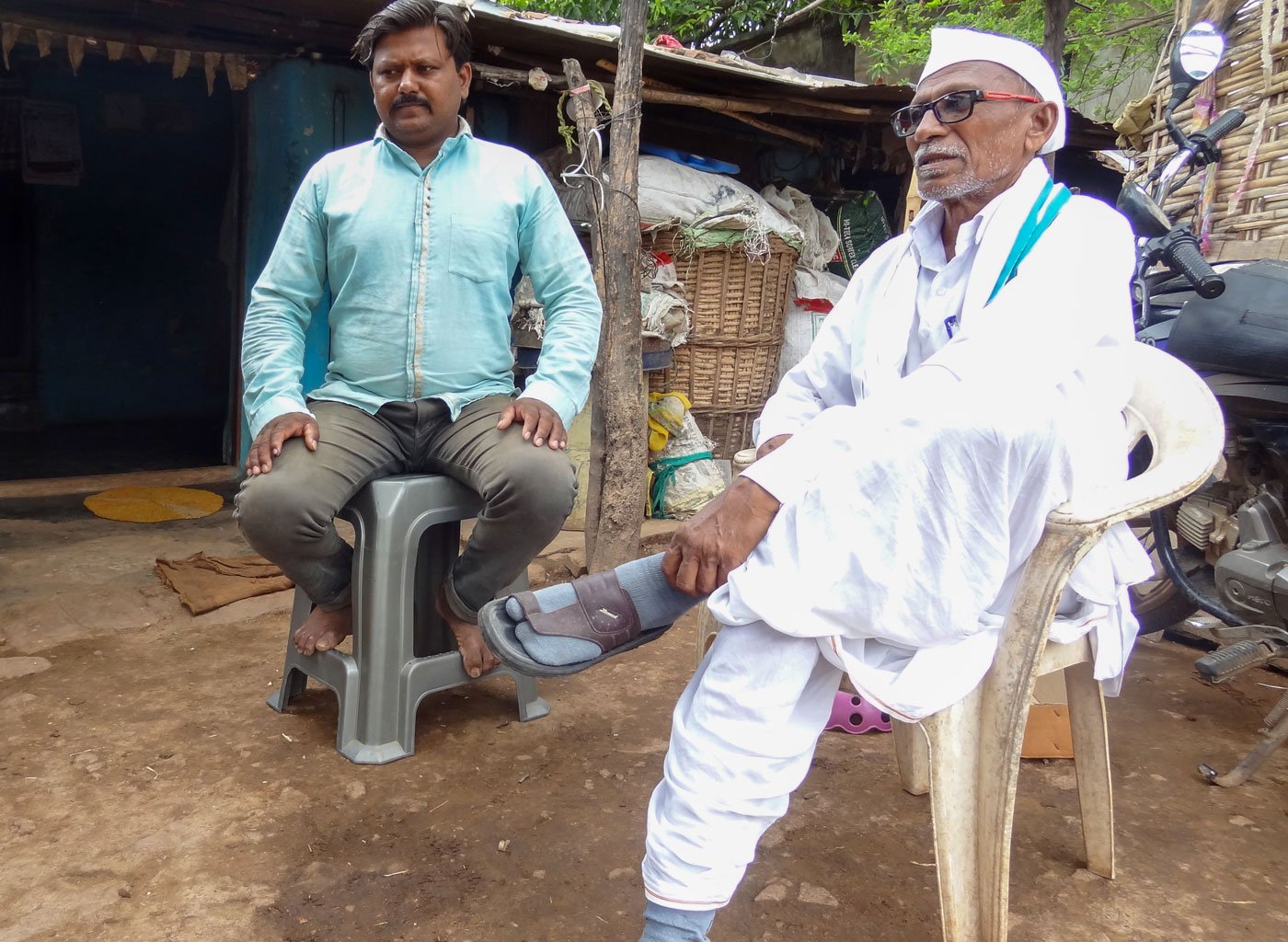 The 72-year-old activist resting at Gopal Bonde’s home in Chiprala, talking to him (left) and his family about filing claims