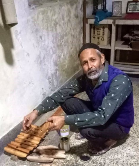 Mo hammad Shafi does varnishing and calligraphy