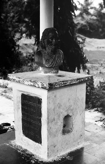 bust of Sitarama Raju