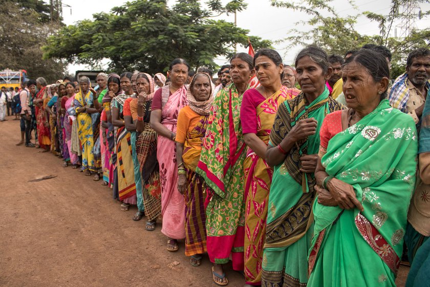 Mine workers stop for breakfast in Sandur on the second day of the two-day padayatra from Sandur to Bellary