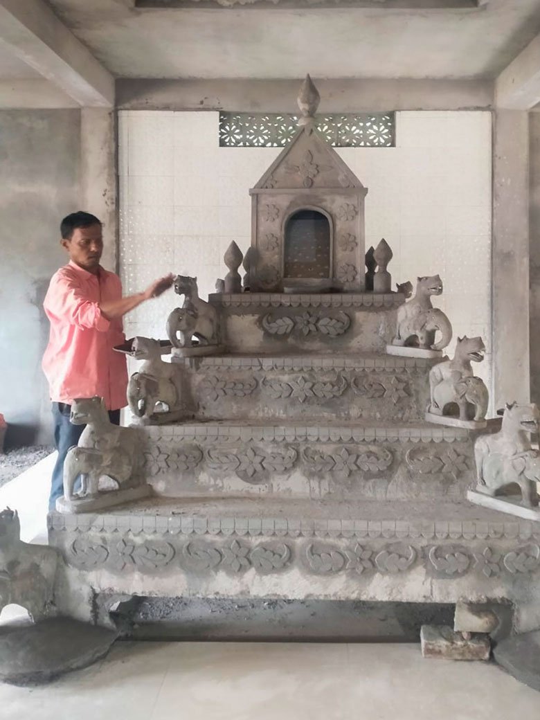 The guru axon (guru's seat) built by Dutta for a namghar in Kharjanpar, Majuli. The axons are usually made of wood but he used concrete and later painted it to resemble wood