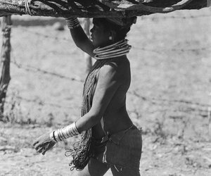 adivasi woman carrying headload