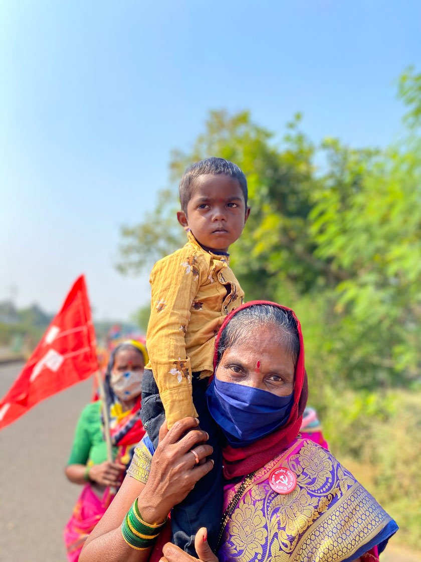 Left: Sukhi Wagh, a construction labourer, carries her three-year-old grandson Sainath on her shoulder as they march towards Khandeshwari Naka for the rasta roko protest. 'Give us rations, we have no work', she said. Right: Protestors walking towards Khandeshwari Naka

