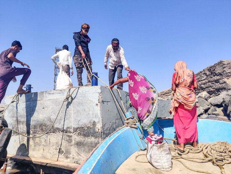 Passengers alighting at Shiyal Bet (left) and Jafrabad ports (right)