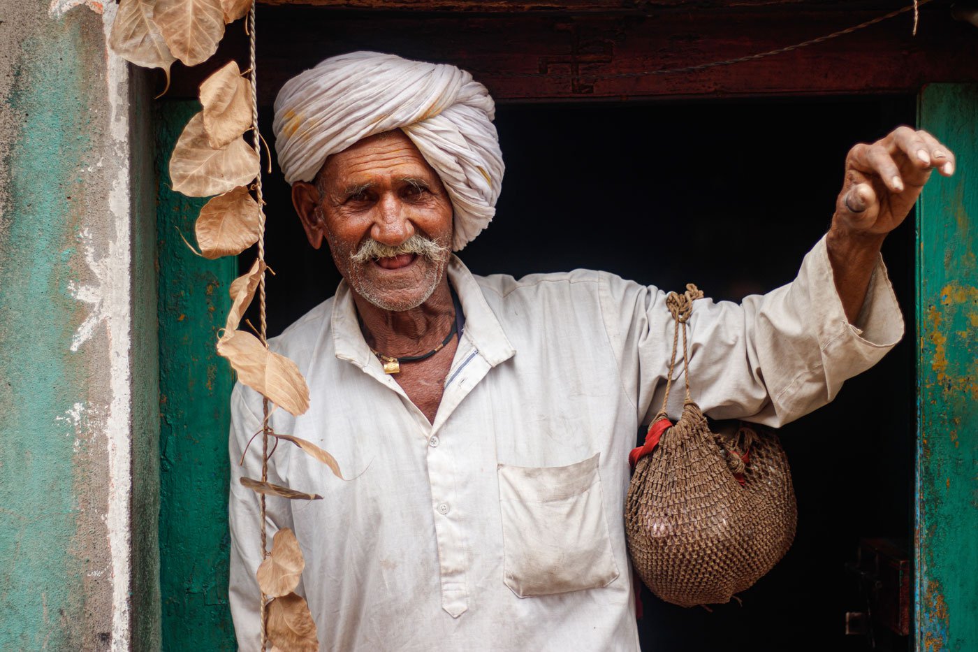 The shepherd proudly shows us the jali which took him about 60 hours to make.