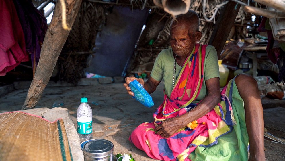 “I live here at the harbour in a small shack, so that I am close to my business,” says Puli. But when it rains she goes to her son Muthu’s house, around three kilometres away in Sothikuppam. Muthu, 58, a fisherman at the harbour, brings her food every day at work, and she receives an old age pension of Rs. 1,000 every month. Puli sends off most of her fish-work income to her children – two sons and two daughters, all in their 40s and 50s and working in the fisheries sector in Cuddalore district. “What am I going to take with me?” she asks. “Nothing.”