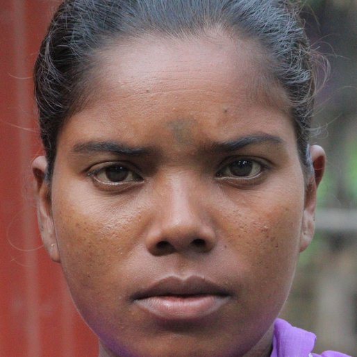 SUNITA KHARIA is a Tea garden worker from Dholabari, Mal, Jalpaiguri, West Bengal