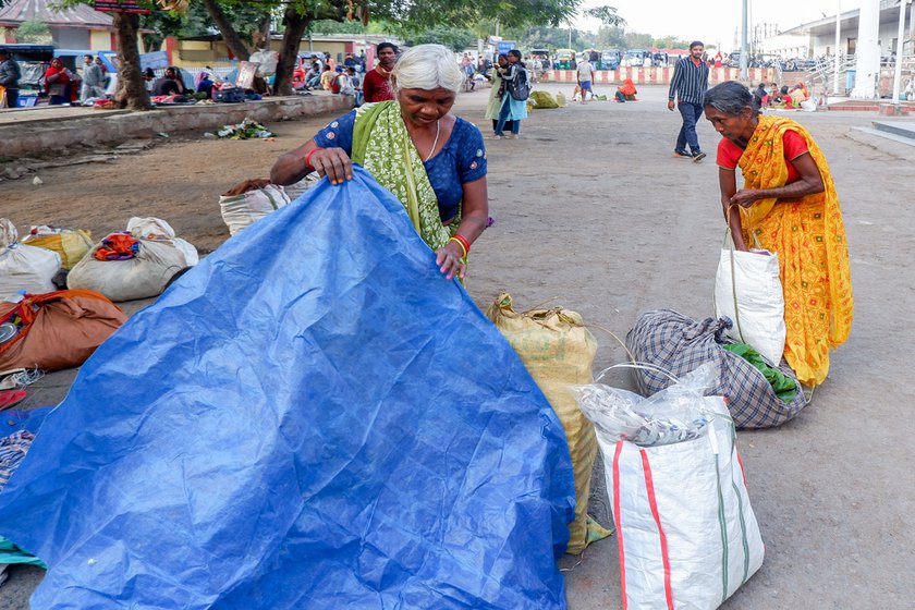 Outside Daltonganj station, Geeta spreads a blue polythene sheet on the ground and the two resume the task of crafting donas. The women also take orders for pattals or plates. Their 'shop' is open 24x7 but they move into the station at night for safety. They will stay here until all their wares are sold