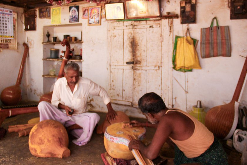 Left: Narayanan during my first visit to his workshop, in 2015, supervising the making of a veenai.