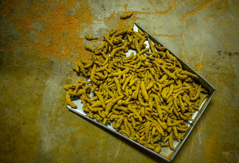 A small batch of turmeric waiting to be cleaned