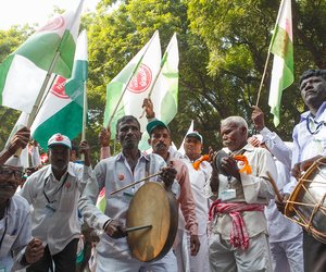 Many farmers' groups had brought along their traditional musical instruments for the protest on Parliament Street. These added rhythm to the march and were also a way of amplifying their demands.