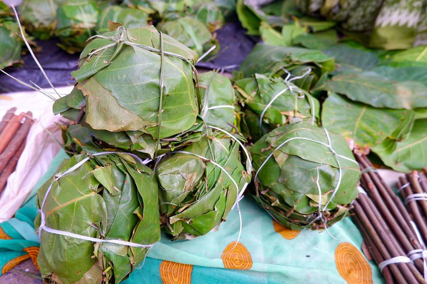 Left: Four to six leaves are arranged one upon the other and sewn together with strips of bamboo to make the dona . They fold the edges to create a circular shape so that when food is served, it won’t fall out. A bundle of 12 donas sells for four rupees.