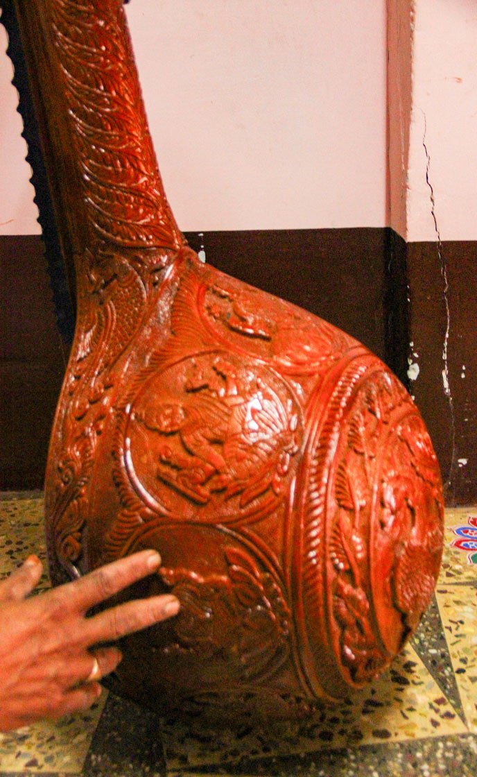 Narayanan shows an elaborately worked veenai , with Ashtalakshmis carved on the resonator