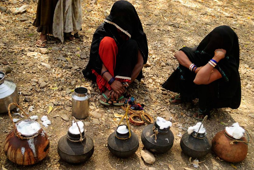 Women selling fermented taadi in the market village of Umrali. The sale of the beverage has become a major source of income. On good days in the peak season (which extends from November to February), they can each sell up to 20 litres a day at Rs. 30 per litre. That goes down as the juice tapers off and their supplies diminish