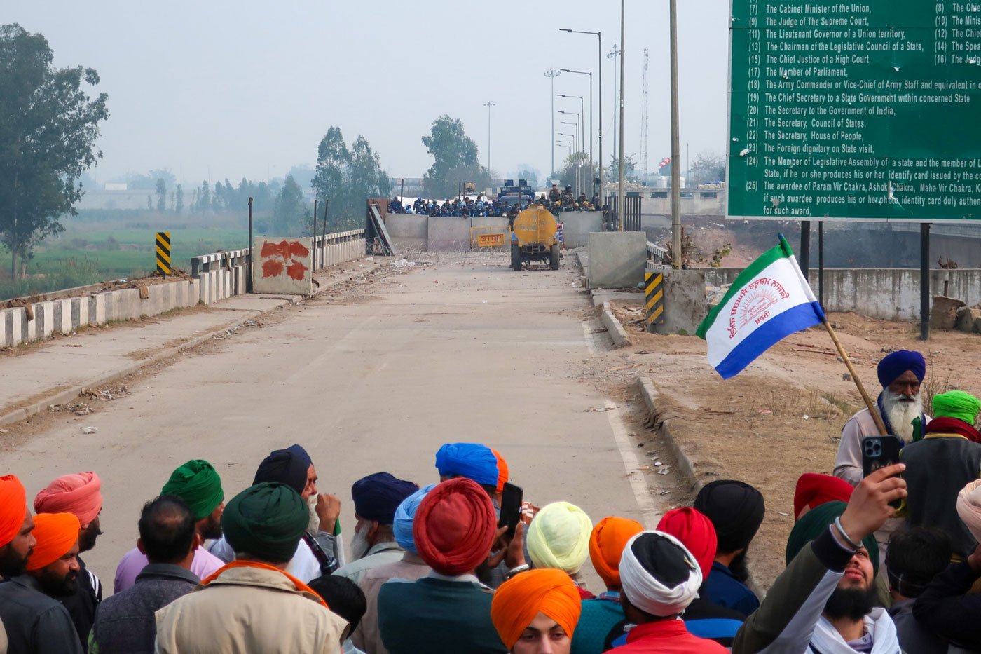Farmers facing the Haryana police and RAF at the Shambhu border