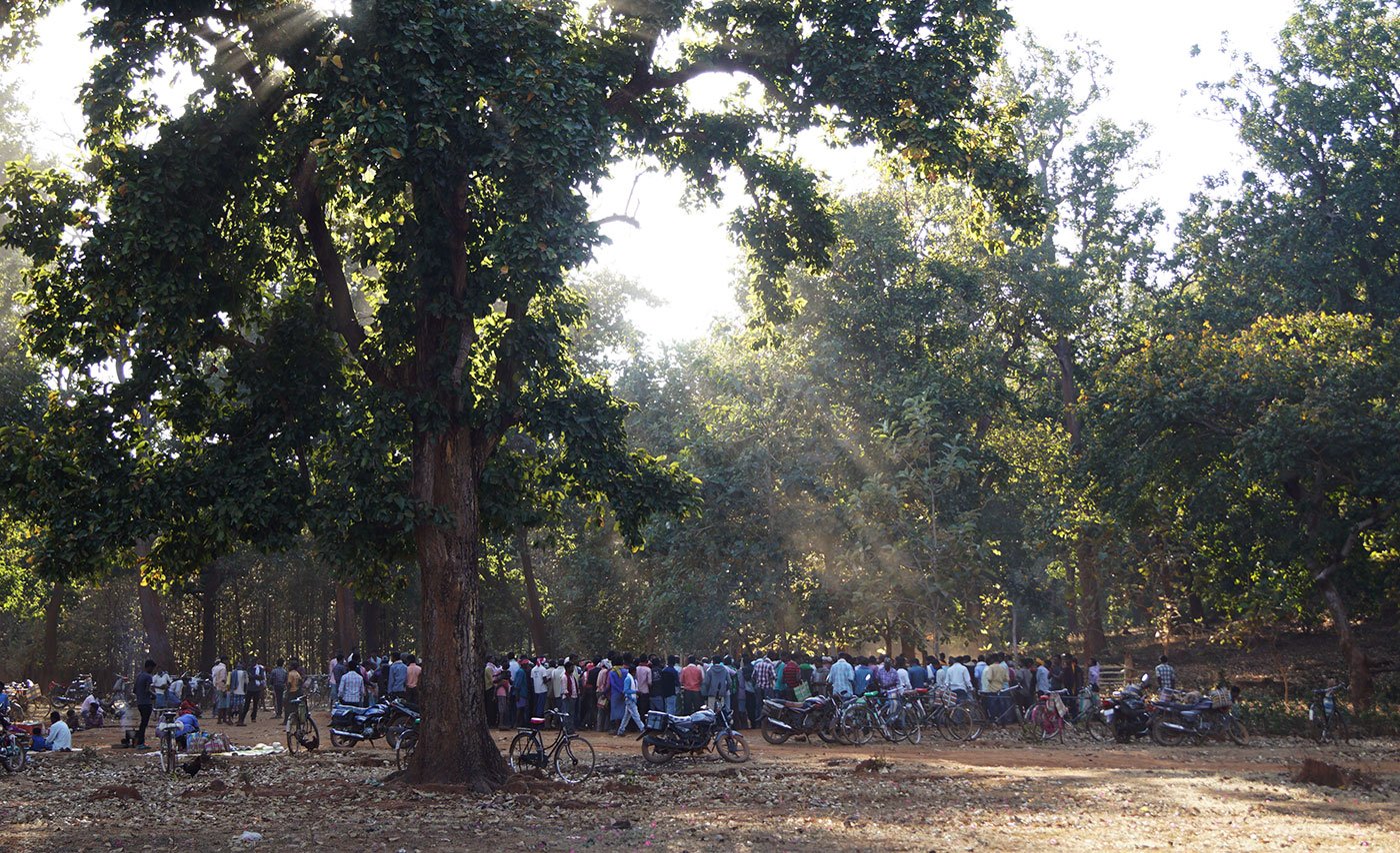 Around 200 men gather around the arena to watch the murga ladai