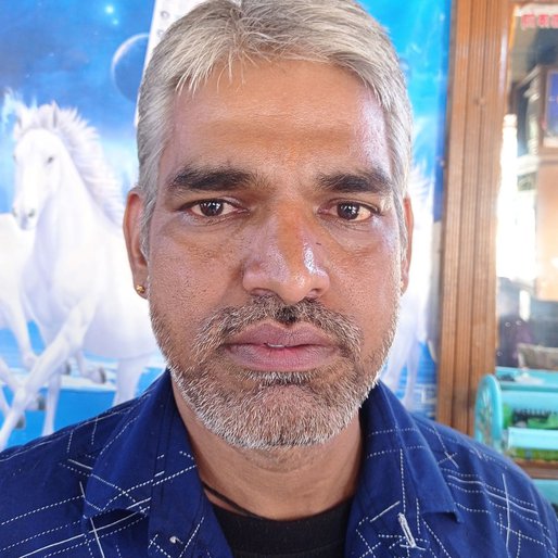 Mukesh Sen is a Salon owner and a barber from Kukdeshwar, Manasa, Neemuch, Madhya Pradesh