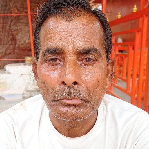 Babulal Rathore is a Daily wage farm labourer from Kukdeshwar, Manasa, Neemuch, Madhya Pradesh