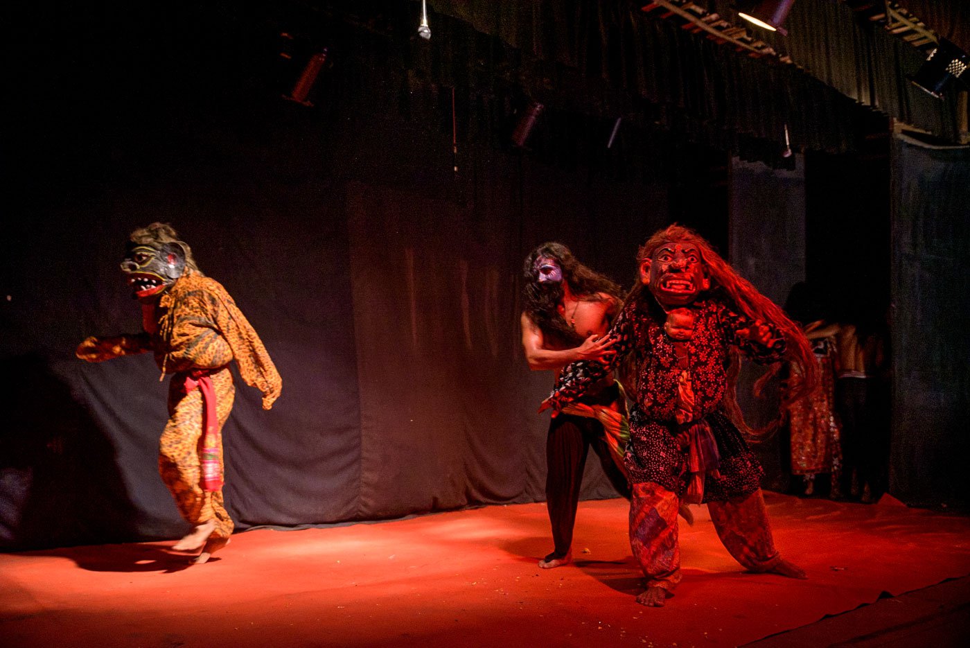 The masks used in the performances and the process of making them are an integral part of the Raas Mahotsav. Here, actors step onto the stage in masks made for the roles of asuras and danabs