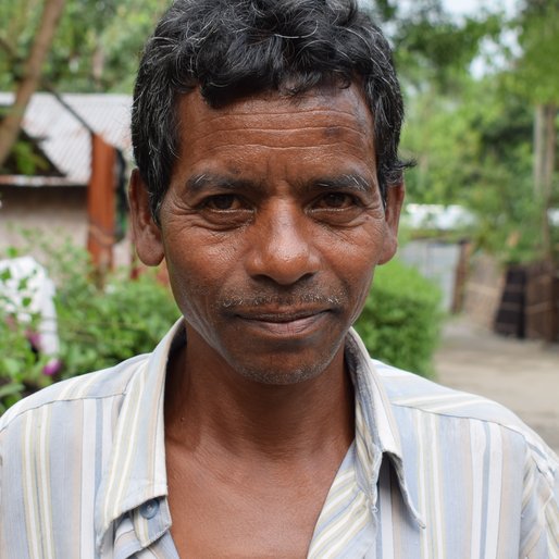 Salun Gumunda is a Unemployed from Bara Maniram, Ashapur Tea Garden hamlet, Naxalbari, Darjeeling, West Bengal