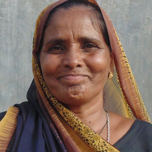 Maniben Bhatt is a Daily wage farm labourer and occasional domestic worker from Mahajan Nagar, Bhuj, Kachchh, Gujarat